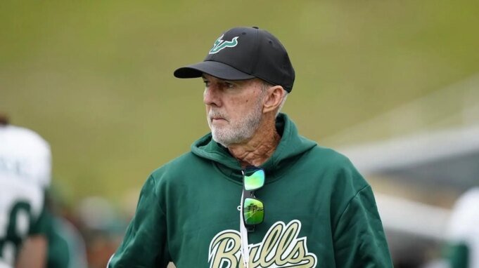 30 χρόνια πίστης και ποδοσφαίρου ήταν μια «ευλογία» για τον 30 χρόνια πίστης και ποδοσφαίρου ήταν μια «ευλογία» για τον David Lane των USF
| presscode.gr