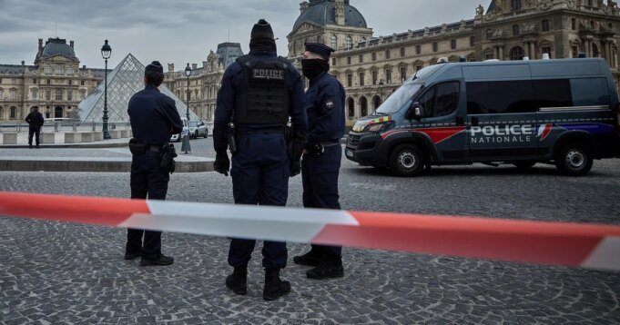 Δεν υπάρχουν ακόμη σημάδια από κοσμήματα που έχουν ληφθεί στη ληστεία του Λούβρου, καθώς 2 ύποπτοι κατηγορούνται
| presscode.gr