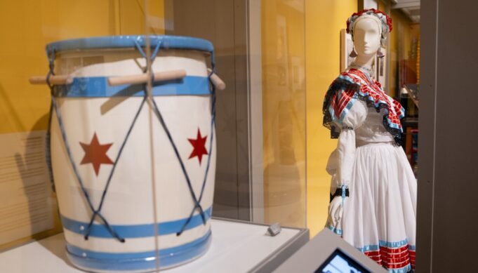 Εμπνευσμένο από μια φοιτητική διαμαρτυρία, το Μουσείο Ιστορίας του Σικάγου παρουσιάζει την πρώτη έκθεση για την ιστορία των Λατίνων
| presscode.gr