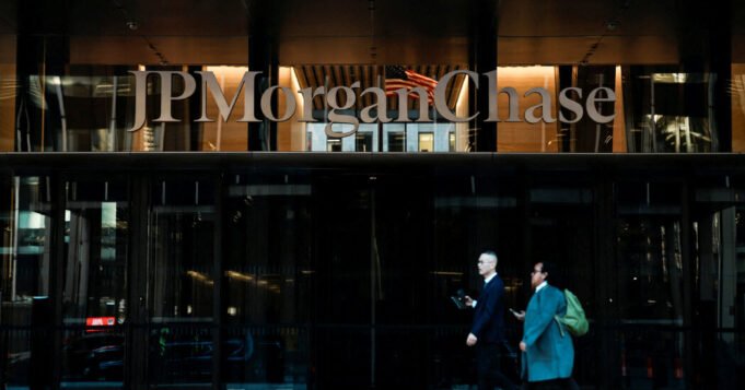 Η JPMorgan ειδοποίησε τις ΗΠΑ για μεταγραφές Epstein που αφορούσαν φιγούρες Wall St
| presscode.gr
