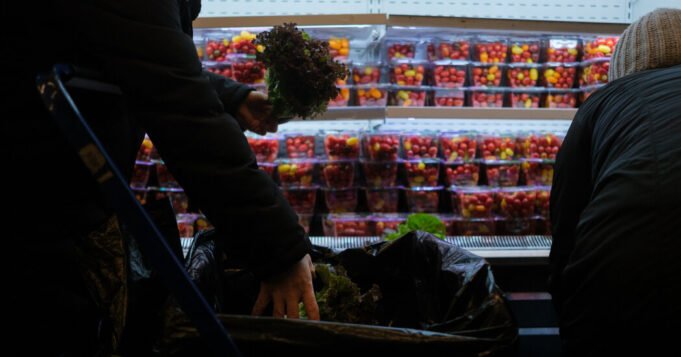 Ηλικιωμένοι Νεοϋορκέζοι ετοιμάζονται για περικοπές στα κουπόνια: «Απλώς προσεύχομαι»
| presscode.gr