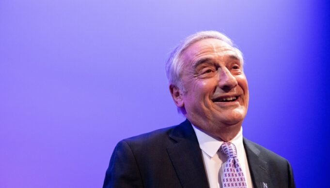 Καθηγητής Πανεπιστημίου Northwestern μεταξύ των 3 που κέρδισαν το Νόμπελ Καθηγητής Πανεπιστημίου Northwestern μεταξύ των 3 που κέρδισαν το Νόμπελ Οικονομικών
| presscode.gr