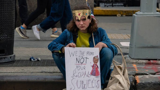 Κυβερνάει ο Τραμπ σαν βασιλιάς; | presscode.gr Κυβερνάει ο Τραμπ σαν βασιλιάς;
| presscode.gr