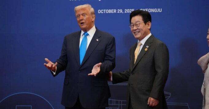 Ο Τραμπ λέει ότι η Νότια Κορέα μπορεί να κατασκευάσει ένα πυρηνικό υποβρύχιο
| presscode.gr