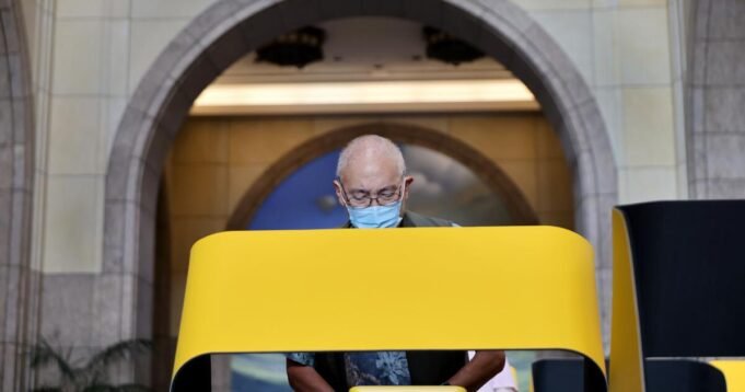 Οι ψηφοφόροι στην ψηφοφορία υποστηρίζουν τον Newsom, τους Δημοκρατικούς στο Prop. 50 — ένα πιθανό πλήγμα για τον Trump και το GOP
| presscode.gr