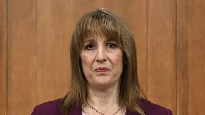 ALEX BRUMMER: Η καγκελάριος προκαλεί δημοσιονομική καταστροφή | presscode.gr ALEX BRUMMER: Η καγκελάριος προκαλεί δημοσιονομική καταστροφή
| presscode.gr