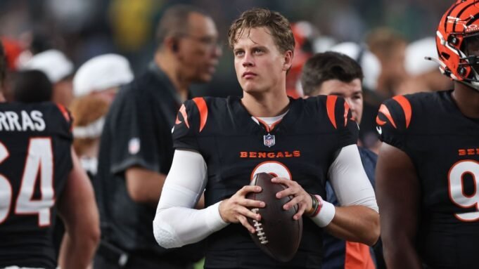Buzz around the NFL: Will Burrow or Daniels be back Buzz around the NFL: Will Burrow or Daniels be back on the field? Which coaches are on hot seat? | presscode.gr