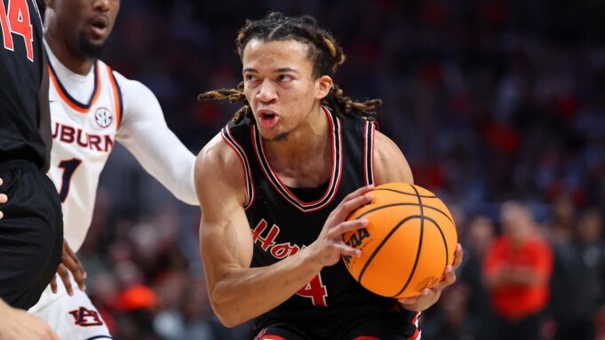 Houston Freshmen Step Up to Beat Auburn is Biggest Week 2 College Hoops Takeaway
| presscode.gr
