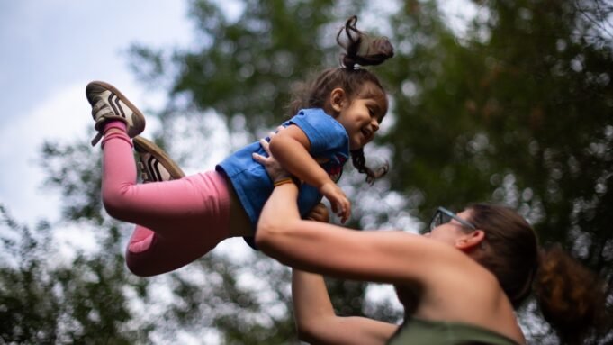 How women over 30 are rewriting the single mom narrative in America | presscode.gr