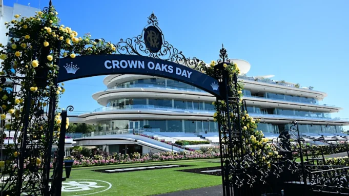 Oaks Day 2025 LIVE: Getta Good Feeling το αγαπημένο καθώς ο ήλιος λάμπει πάνω από το Flemington. Οι μόδες στο γήπεδο στο επίκεντρο
| presscode.gr