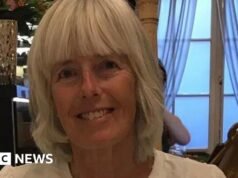 Άνδρας φυλακίστηκε για τον φόνο της πρώην συζύγου στον τάφο του γιου του
| presscode.gr Άνδρας φυλακίστηκε για τον φόνο της πρώην συζύγου στον τάφο του γιου του
| presscode.gr