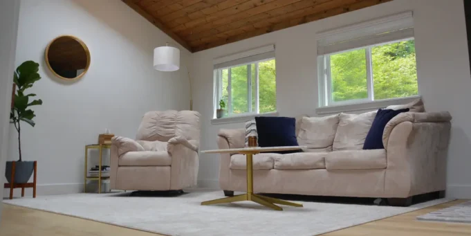 Ένας σχεδιαστής εσωτερικών χώρων άσκησε κριτική στο ουδέτερο σαλόνι μου. Ένας σχεδιαστής εσωτερικών χώρων άσκησε κριτική στο ουδέτερο σαλόνι μου. Οι συμβουλές της μου έδειξαν εύκολα κόλπα για να κάνω έναν χώρο άνετο και κομψό.
| presscode.gr