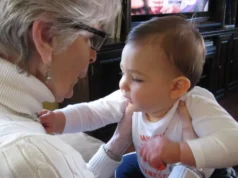 Ήμουν ανύπαντρη μητέρα στα 26 μου. Τα καθημερινά γεύματα με τη γιαγιά μου με βοήθησαν να νιώθω λιγότερο μόνος.
| presscode.gr Ήμουν ανύπαντρη μητέρα στα 26 μου. Τα καθημερινά γεύματα με τη γιαγιά μου με βοήθησαν να νιώθω λιγότερο μόνος.
| presscode.gr