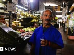 «Ανησυχούμε περισσότερο για τα τρόφιμα» λένε οι Βενεζουελάνοι που ζουν υπό την απειλή στρατιωτικής δράσης των ΗΠΑ
| presscode.gr «Ανησυχούμε περισσότερο για τα τρόφιμα» λένε οι Βενεζουελάνοι που ζουν υπό την απειλή στρατιωτικής δράσης των ΗΠΑ
| presscode.gr