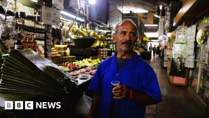«Ανησυχούμε περισσότερο για τα τρόφιμα» λένε οι Βενεζουελάνοι που ζουν υπό την απειλή στρατιωτικής δράσης των ΗΠΑ
| presscode.gr
