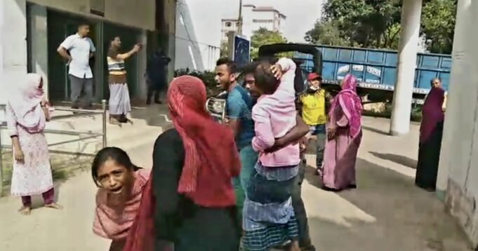 Αυτοκίνητο ρίκσο καταπλακώθηκε από φορτηγό, 2 άνθρωποι έχασαν τη ζωή Αυτοκίνητο ρίκσο καταπλακώθηκε από φορτηγό, 2 άνθρωποι έχασαν τη ζωή τους
| presscode.gr