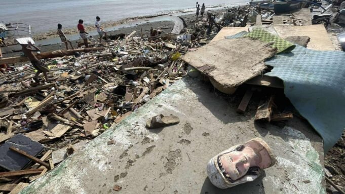 Αφού έπληξε τις Φιλιππίνες, ο θανατηφόρος τυφώνας Καλμαέγκι κινείται προς το Βιετνάμ
| presscode.gr