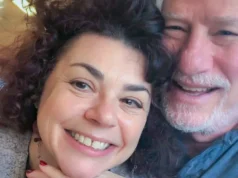 Βρισκόμαστε σε αυτό το κεφάλαιο μεταξύ γονέων και παππούδων. Αφήσαμε τη μόνιμη διεύθυνσή μας για να ταξιδέψουμε στον κόσμο.
| presscode.gr Βρισκόμαστε σε αυτό το κεφάλαιο μεταξύ γονέων και παππούδων. Αφήσαμε τη μόνιμη διεύθυνσή μας για να ταξιδέψουμε στον κόσμο.
| presscode.gr