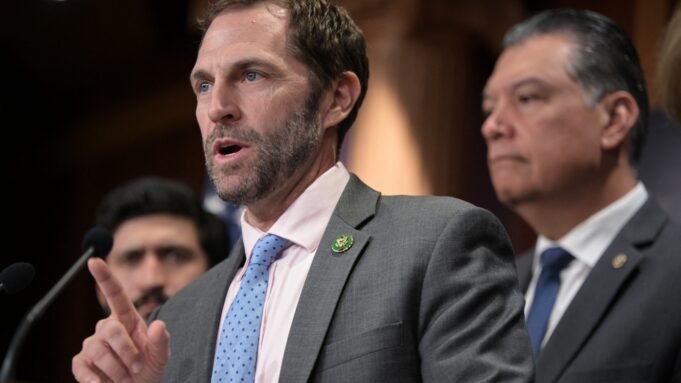 «Δεν πρόκειται να τρομοκρατηθώ»: Ο εκπρόσωπος Κρόου απαντά στην απειλή «Δεν πρόκειται να τρομοκρατηθώ»: Ο εκπρόσωπος Κρόου απαντά στην απειλή του Τραμπ για εξέγερση
| presscode.gr