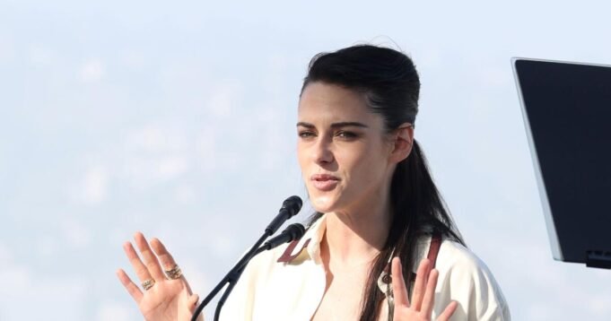 «Είμαι τόσο θυμωμένος»: Η Κρίστεν Στιούαρτ δίνει συγκινητική ομιλία για «Είμαι τόσο θυμωμένος»: Η Κρίστεν Στιούαρτ δίνει συγκινητική ομιλία για την «οπισθοχώρηση» του Χόλιγουντ μετά το #MeToo
| presscode.gr