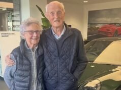 Ζευγάρι στα 90 του αγόρασε 160.000 £ Porsche 911 GT3 για να τιμήσει την 70η επέτειο γάμου
| presscode.gr Ζευγάρι στα 90 του αγόρασε 160.000 £ Porsche 911 GT3 για να τιμήσει την 70η επέτειο γάμου
| presscode.gr