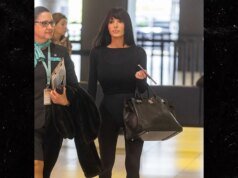 Η Bianca Censori επιδεικνύει πισινό με στρινγκ στο αεροδρόμιο
| presscode.gr Η Bianca Censori επιδεικνύει πισινό με στρινγκ στο αεροδρόμιο
| presscode.gr