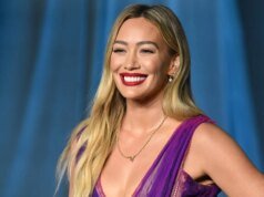 Η Hilary Duff ευχαριστεί τους θαυμαστές για τα Sold-Out Small Rooms, την περιοδεία Big Nerves, τις περισσότερες ζωντανές εκπομπές
| presscode.gr Η Hilary Duff ευχαριστεί τους θαυμαστές για τα Sold-Out Small Rooms, την περιοδεία Big Nerves, τις περισσότερες ζωντανές εκπομπές
| presscode.gr