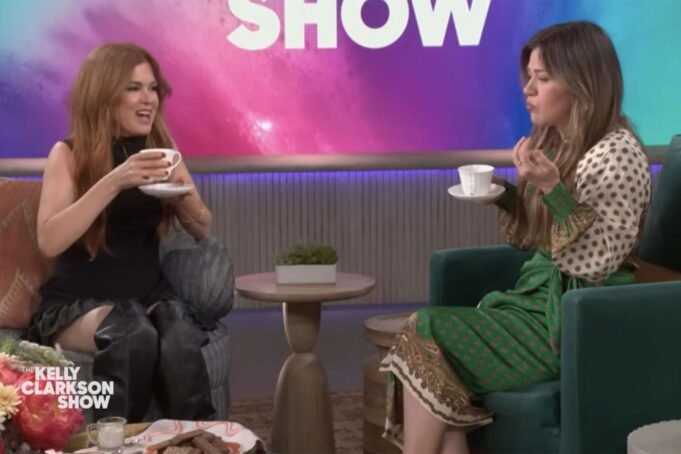 Η Kelly Clarkson μαθαίνει πώς να «ρουφάει» σαν αληθινή Αυστραλή Η Kelly Clarkson μαθαίνει πώς να «ρουφάει» σαν αληθινή Αυστραλή από το Isla Fisher: «Δεν είναι η πρώτη μου φορά»
| presscode.gr