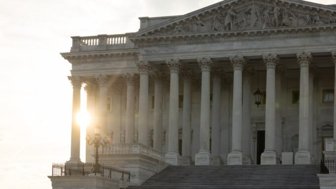 Η Γερουσία εγκρίνει τη νομοθεσία για τον τερματισμό του τερματισμού λειτουργίας. Και, όπου στέκονται οι προσπάθειες για την κλιματική αλλαγή
| presscode.gr