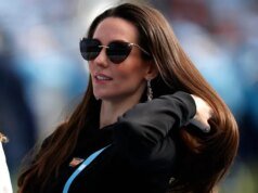 Η Τζόρντον Χάντσον χτυπά τους επικριτές με μήνυμα στο κολιέ καθώς παρακολουθεί τη νίκη του UNC
| presscode.gr Η Τζόρντον Χάντσον χτυπά τους επικριτές με μήνυμα στο κολιέ καθώς παρακολουθεί τη νίκη του UNC
| presscode.gr