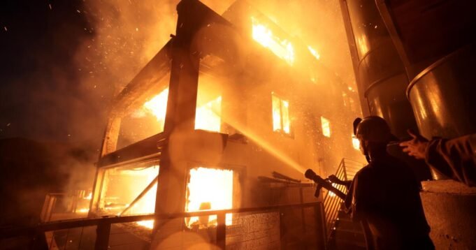 Η έκθεση του LAPD λέει ότι η σύγχυση, η κακή επικοινωνία παρεμπόδισαν την απόκριση πυρκαγιάς Palisades
| presscode.gr