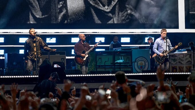 Η αστυνομία ολοκληρώνει την έρευνα για τον θάνατο του θαυμαστή του Oasis που έπεσε από το μπαλκόνι: «Τραγικό ατύχημα»
| presscode.gr