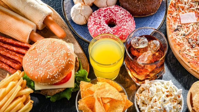 Η αύξηση στα εξαιρετικά επεξεργασμένα τρόφιμα έχει δημιουργήσει «πανδημία χρόνιων Η αύξηση στα εξαιρετικά επεξεργασμένα τρόφιμα έχει δημιουργήσει «πανδημία χρόνιων ασθενειών», λένε οι ειδικοί, αλλά άλλοι αναφέρουν τα «αδύναμα στοιχεία» του χαρτιού
| presscode.gr