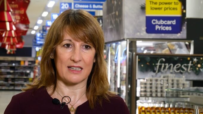 Η εμπιστοσύνη πέφτει εν μέσω φόβων για τον προϋπολογισμό και Η εμπιστοσύνη πέφτει εν μέσω φόβων για τον προϋπολογισμό και τον πόνο του κόστους ζωής
| presscode.gr