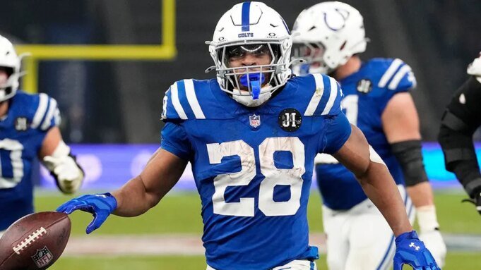 Η επιθετική έκρηξη του αστεριού των Colts βοηθά να ξαναγραφούν Η επιθετική έκρηξη του αστεριού των Colts βοηθά να ξαναγραφούν τα βιβλία ιστορίας της ομάδας στη νίκη της παράτασης
| presscode.gr