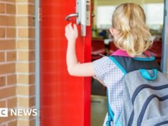 Κλείνουν τα σχολεία της Αυστραλίας λόγω του κινδύνου αμιάντου στην παιδική άμμο
| presscode.gr Κλείνουν τα σχολεία της Αυστραλίας λόγω του κινδύνου αμιάντου στην παιδική άμμο
| presscode.gr