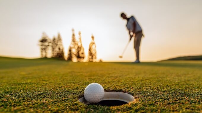 ΛΥΘΗΚΕ Το μυστήριο της «κατάρας του γκολφ»: Οι επιστήμονες εντοπίζουν γιατί οι μπάλες του γκολφ «βγάζουν τα χείλη» αφού φάνηκαν να μπαίνουν στην τρύπα
| presscode.gr