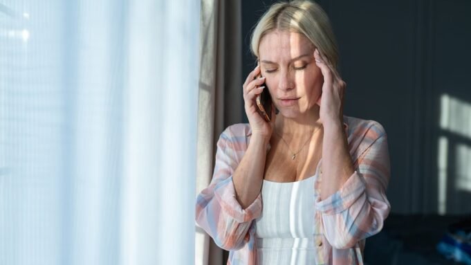 Με πιάνει πονοκεφάλους και ζαλίζομαι όποτε χρησιμοποιώ το τηλέφωνό μου... Με πιάνει πονοκεφάλους και ζαλίζομαι όποτε χρησιμοποιώ το τηλέφωνό μου... αλλά είμαι καλά όταν είναι απενεργοποιημένο. Τι μου συμβαίνει; Ο DR SCURR αποκαλύπτει την αμφιλεγόμενη «κατάσταση» που φταίει - και τα σημάδια που μπορεί να την έχετε
| presscode.gr