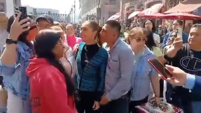 Μεθυσμένος άντρας ψηλαφίζει τον πρόεδρο του Μεξικού
| presscode.gr