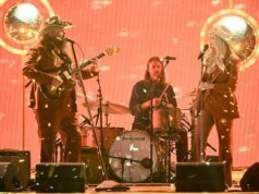 Ο Chris Stapleton και η Miranda Lambert πήραν τον Groovy με το “A Song to Sing” στα βραβεία CMA 2025
| presscode.gr Ο Chris Stapleton και η Miranda Lambert πήραν τον Groovy με το "A Song to Sing" στα βραβεία CMA 2025
| presscode.gr