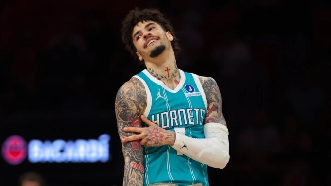 Ο LaMelo Ball ήταν τόσο ανοιχτός που ούρλιαξε για να πάρει την μπάλα πριν από την ασίστ
| presscode.gr