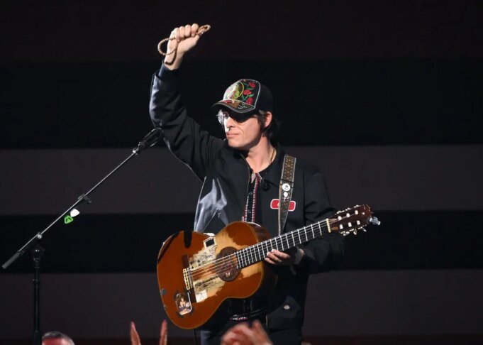 Ο Stephen Wilson Jr. μαγεύει τα βραβεία CMA 2025 με το "Stand by Me"
| presscode.gr