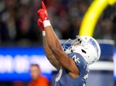 Ο TreVeyon Henderson βοηθά τους Patriots να πετύχουν το καλύτερο ρεκόρ στο NFL μετά τη νίκη επί των Jets
| presscode.gr Ο TreVeyon Henderson βοηθά τους Patriots να πετύχουν το καλύτερο ρεκόρ στο NFL μετά τη νίκη επί των Jets
| presscode.gr