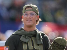 Ο Έλι Μάνινγκ συζητά για τον Τζάξσον Νταρτ και την κατάσταση του νεαρού κουτέρμπακ
| presscode.gr Ο Έλι Μάνινγκ συζητά για τον Τζάξσον Νταρτ και την κατάσταση του νεαρού κουτέρμπακ
| presscode.gr