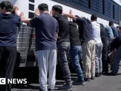 Ο Λευκός Οίκος ζήτησε συγγνώμη για την επιδρομή στη Τζόρτζια, λέει το αφεντικό της Hyundai
| presscode.gr Ο Λευκός Οίκος ζήτησε συγγνώμη για την επιδρομή στη Τζόρτζια, λέει το αφεντικό της Hyundai
| presscode.gr