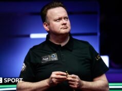 Ο Μέρφι ασπρίζει τον Ο’ Σάλιβαν στην εκδήλωση της «χρυσής μπάλας».
| presscode.gr Ο Μέρφι ασπρίζει τον Ο' Σάλιβαν στην εκδήλωση της «χρυσής μπάλας».
| presscode.gr