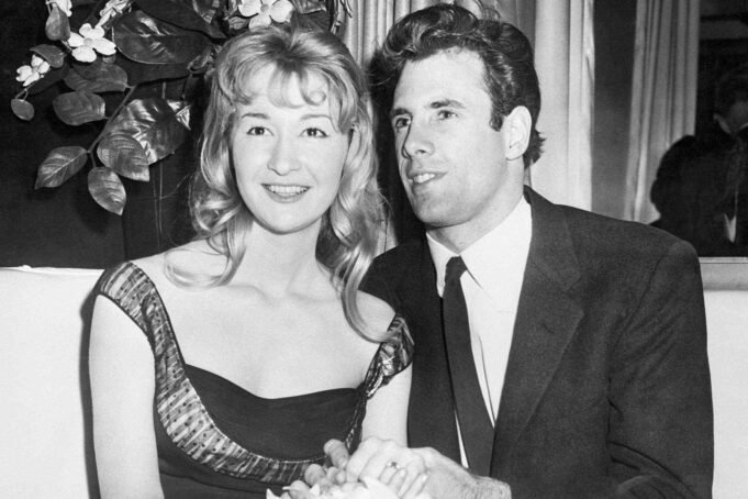 Ο Μπρους Ντερν αποτίει φόρο τιμής στην πρώην σύζυγό της Νταϊάν Λαντ: «Θα της είμαι για πάντα ευγνώμων»
| presscode.gr