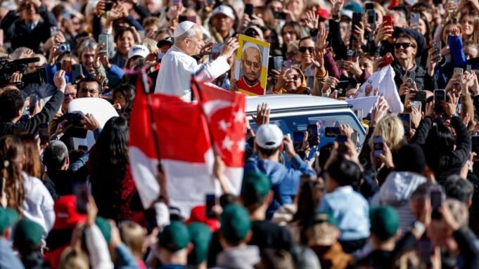 Ο Πάπας Λέο καλεί για «βαθύ προβληματισμό» σχετικά με τη Google Preferred Source