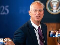 Ο Ρώσος απεσταλμένος Κίριλ Ντμίτριεφ: Προπαγανδιστής του Πούτιν ή κλειδί για την ειρήνη με την Ουκρανία;
| presscode.gr Ο Ρώσος απεσταλμένος Κίριλ Ντμίτριεφ: Προπαγανδιστής του Πούτιν ή κλειδί για την ειρήνη με την Ουκρανία;
| presscode.gr