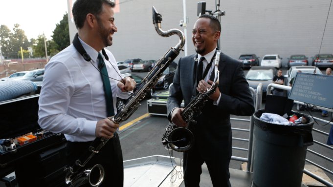 Ο Τζίμι Κίμελ επιστρέφει στο σόου μετά τον θάνατο του φίλου και αρχηγού του συγκροτήματος Cleto Escobedo III
| presscode.gr